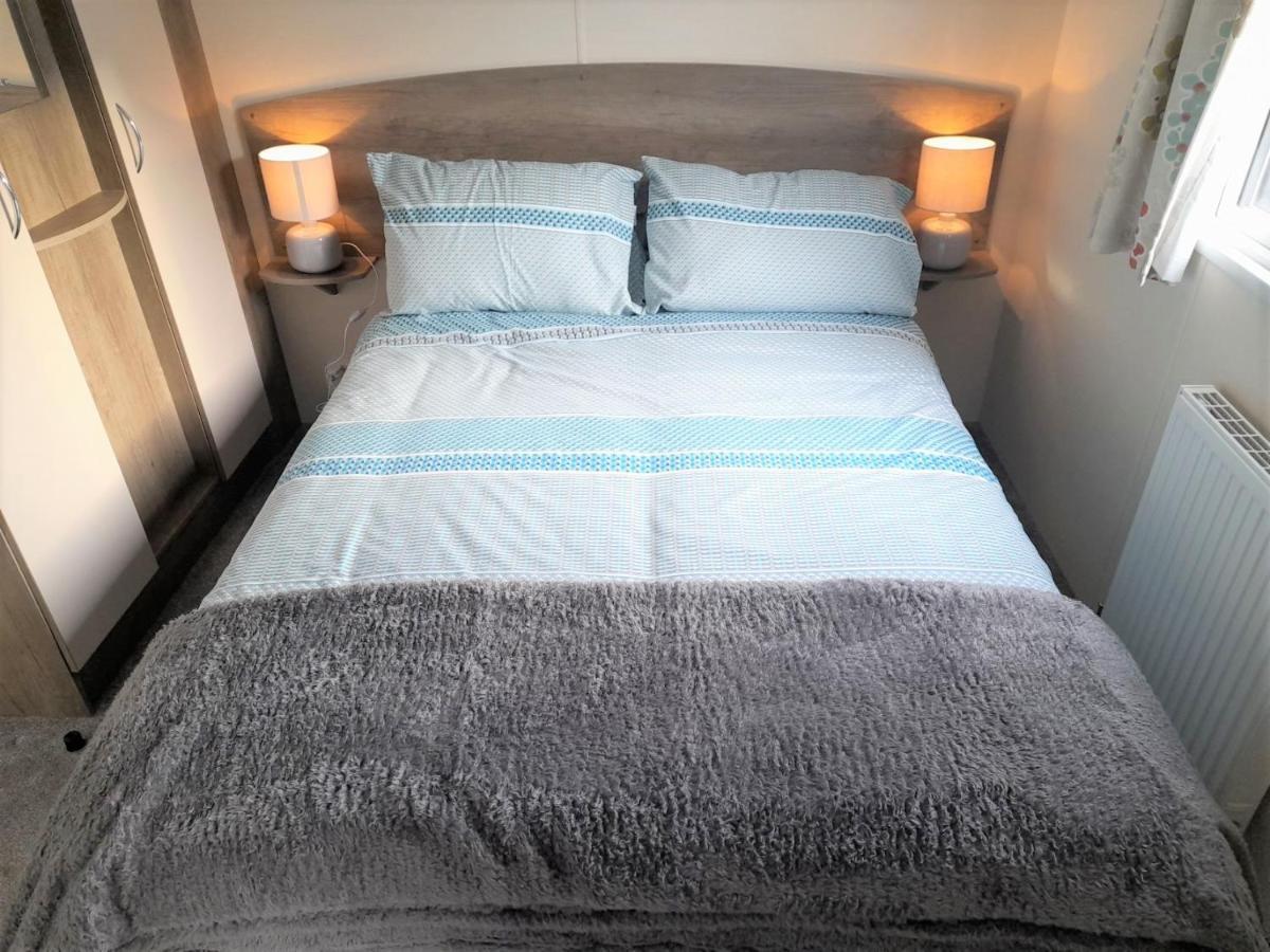 3 Bedroom Modern Caravan Sleeps up to 8 Millom Buitenkant foto