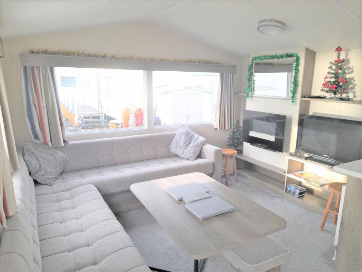 3 Bedroom Modern Caravan Sleeps up to 8 Millom Buitenkant foto