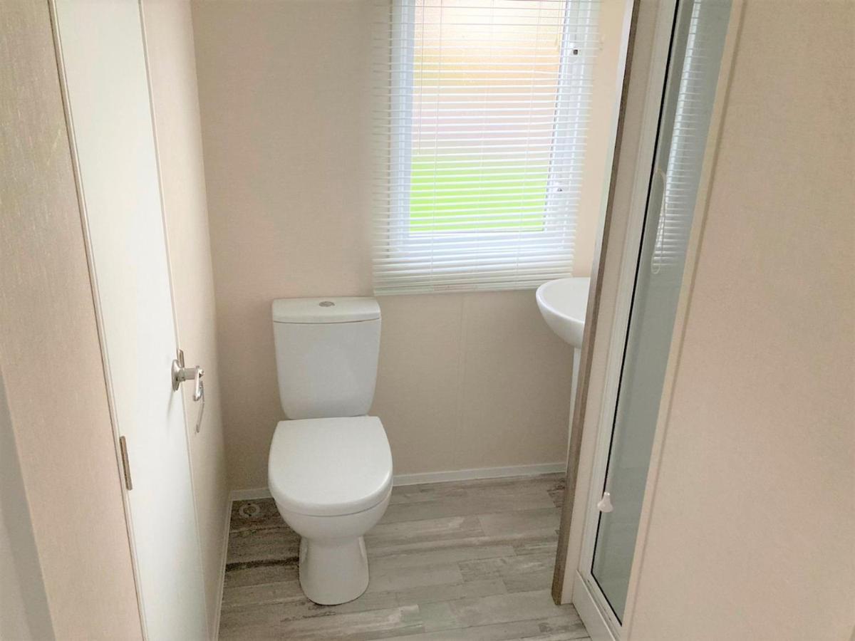 3 Bedroom Modern Caravan Sleeps up to 8 Millom Buitenkant foto