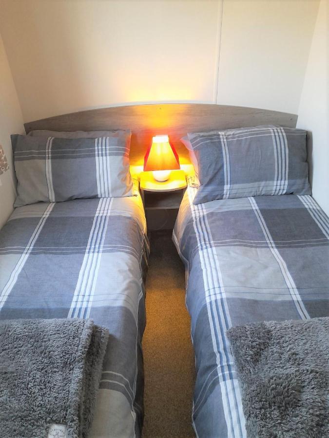 3 Bedroom Modern Caravan Sleeps up to 8 Millom Buitenkant foto